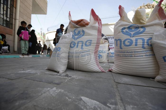 epa08002342 Conflict affected Yemenis wait to get food rations provided by Mona Relief Yemen in Sanaa, Yemen, 16 November 2019. According to reports, the ongoing conflict in Yemen since 2015 has created the worst humanitarian crisis in the world, with 10 million people living with extreme hunger and two million children under five already acutely malnourished, as the Arab country enters its fifth year of armed conflict between the Saudi-backed Yemeni government forces and the Houthi rebels.  EPA-EFE/YAHYA ARHAB