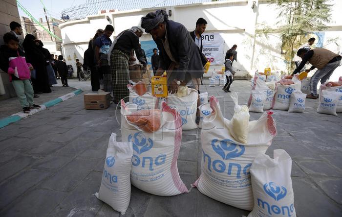 epa08002328 Volunteers work to organize food rations provided by Mona Relief Yemen to conflict-ridden Yemenis, in Sanaa, Yemen, 16 November 2019. According to reports, the ongoing conflict in Yemen since 2015 has created the worst humanitarian crisis in the world, with 10 million people living with extreme hunger and two million children under five already acutely malnourished, as the Arab country enters its fifth year of armed conflict between the Saudi-backed Yemeni government forces and the Houthi rebels.  EPA-EFE/YAHYA ARHAB