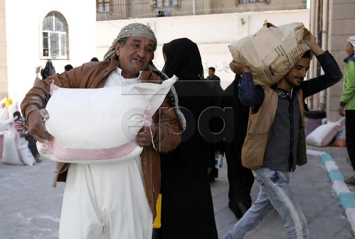 epa08002321 Conflict affected Yemenis get food rations provided by Mona Relief Yemen in Sanaa, Yemen, 16 November 2019. According to reports, the ongoing conflict in Yemen since 2015 has created the worst humanitarian crisis in the world, with 10 million people living with extreme hunger and two million children under five already acutely malnourished, as the Arab country enters its fifth year of armed conflict between the Saudi-backed Yemeni government forces and the Houthi rebels.  EPA-EFE/YAHYA ARHAB