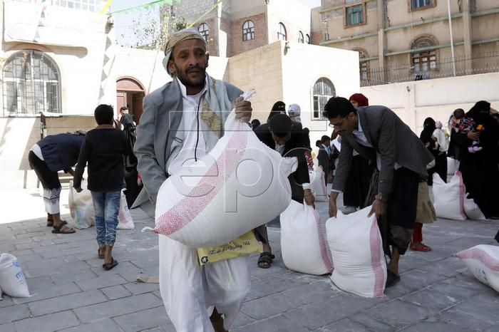 epa08002318 Conflict affected Yemenis get food rations provided by Mona Relief Yemen in Sanaa, Yemen, 16 November 2019. According to reports, the ongoing conflict in Yemen since 2015 has created the worst humanitarian crisis in the world, with 10 million people living with extreme hunger and two million children under five already acutely malnourished, as the Arab country enters its fifth year of armed conflict between the Saudi-backed Yemeni government forces and the Houthi rebels.  EPA-EFE/YAHYA ARHAB